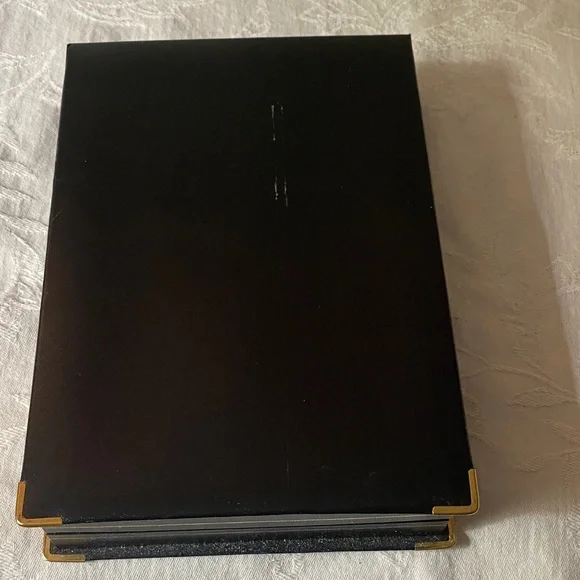 Classic White Pearl Necklace .. 30” Single Strand .. case included - Picture 5 of 5